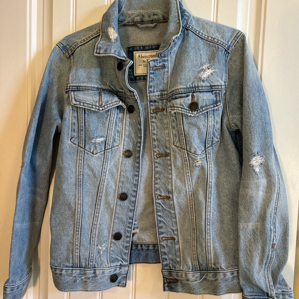 Abercrombie & Fitch Distressed Denim Jean Jacket Trucker Light Wash Women’s XS